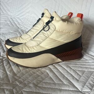 Sorel Cream and Brown High-Top boots